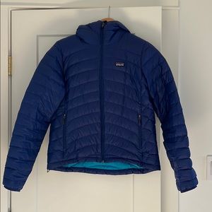 Patagonia Women’s M purple down jacket w hood